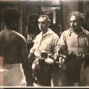 Fotografía original de rodaje: Escena dramática de ambientación colonial / Intercambio en el poblado. No. 22.