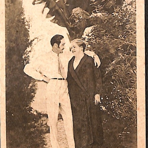 Tarjeta publicitaria Serie A, Núm. 16 - "Los artistas cinematográficos en la intimidad: Adolphe Menjou en la intimidad".