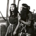 Fotografía fija de rodaje (primer plano dramático de pareja mapuche) de La Araucana.