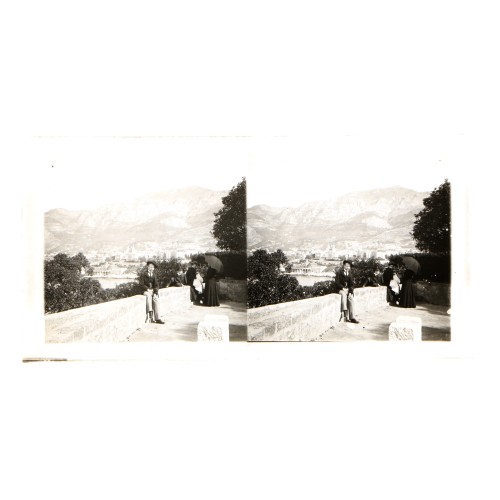 Vista panorámica de Menton desde una terraza, Costa Azul, Francia