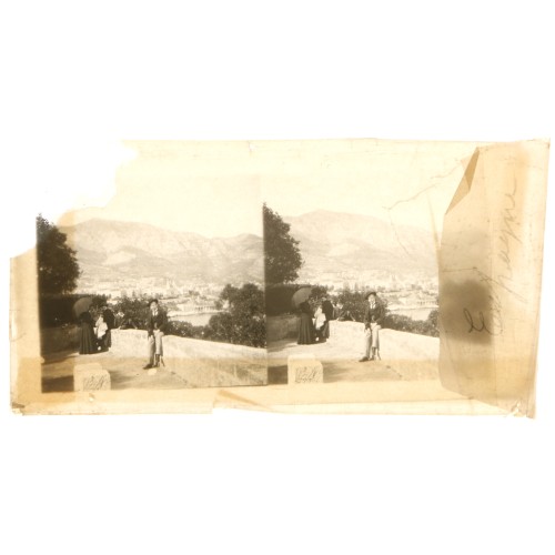 Vista panorámica de Menton desde una terraza, Costa Azul, Francia