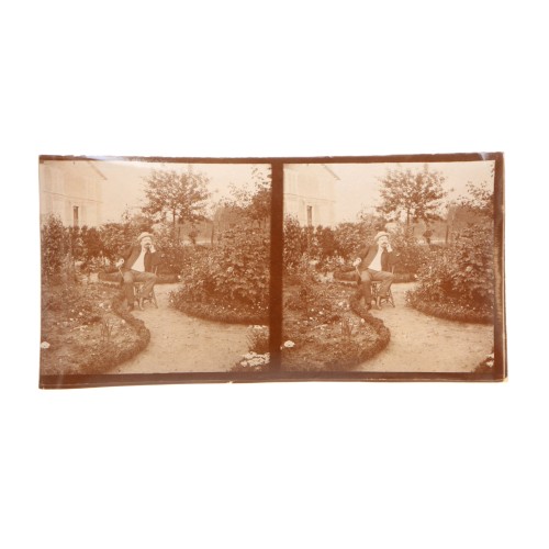 Vistas estéreo de carton Villes de France - Hombre en un jardin