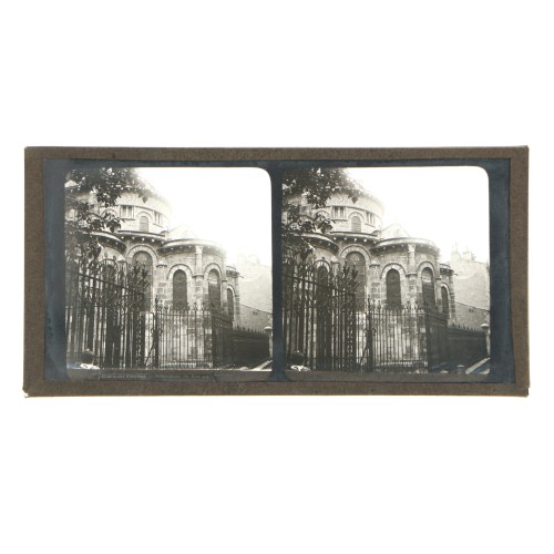 Vista estereoscópica en placa de cristal de la Iglesia de Nôtre-Dame-du-Port, Clermont-Ferrand, Francia