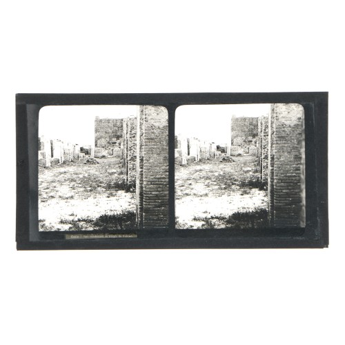 Placa estereoscópica de cristal: Ruinas de Ostia, Italia. Calle hacia el Templo de Vulcano.
