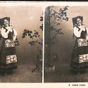 Tarjeta estereoscópica, retrato de estudio costumbrista "Fidele Leute"