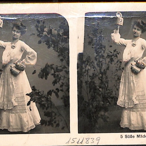 Tarjeta estereoscópica fotográfica 'Süße Mädels', con mujer y jarras