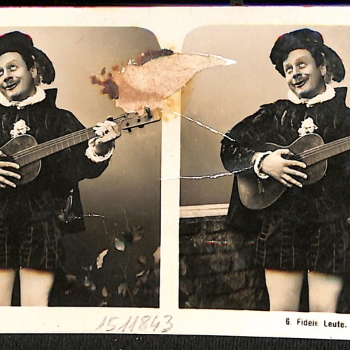 Tarjeta estereoscópica, retrato teatral con guitarra, "Fidele Leute"