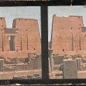 Tarjeta estereoscópica Chromoplast-Bild de Edfu, Templo de Horus (Egipto)