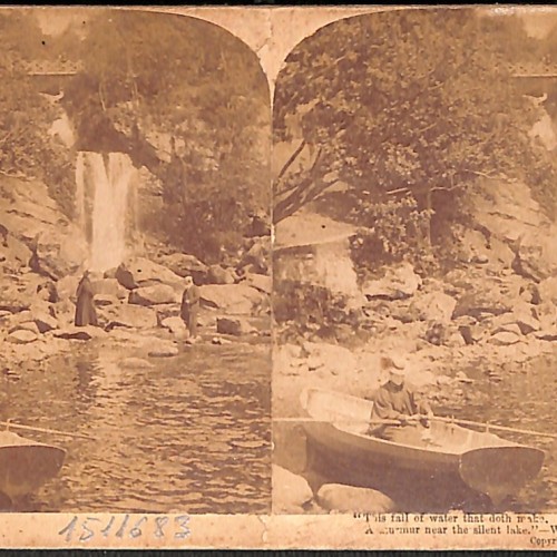 Tarjeta estereoscópica de las cascadas de Inversnaid en Loch Lomond, Escocia, por Underwood & Underwood, 1899.