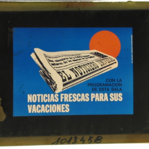 Placa de cristal para proyección en cine con anuncio de la programación del periódico El Noticiero Universal, años 70.