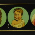 Placa de Linterna Mágica en tira con cinco ilustraciones de rostros infantiles expresando emociones.