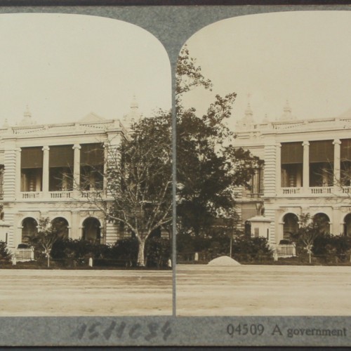 Tarjeta estereoscópica "A government building, Singapore" por United Photographic Company