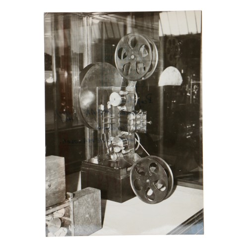 Set Fotografias aparatos cinematograficos y fotograficos - Archives Maurice Beddy
