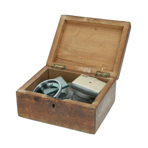 Caja con accesorios y recambios para camaras