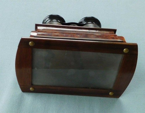 Walnut wood type stereo viewer Brewster