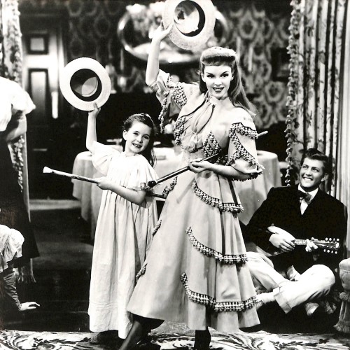 Fotografía publicitaria de la película 'Cita en San Luis' (Meet Me in St. Louis) con Judy Garland y Margaret O'Brien