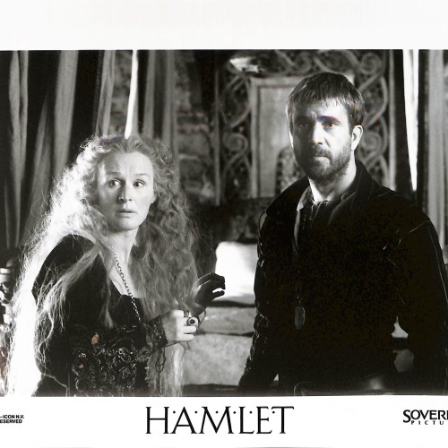 Fotografía promocional de la película Hamlet (1990) con Mel Gibson y Glenn Close