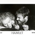 Fotografía promocional de la película Hamlet (1990) con Mel Gibson y Glenn Close