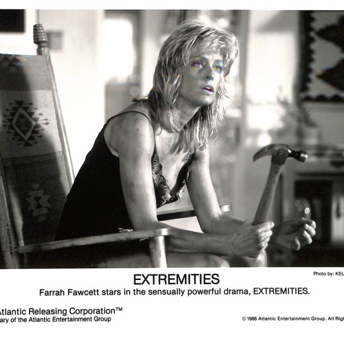 Fotografía promocional de la película Extremities (1986) con Farrah Fawcett