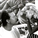 Fotografía en blanco y negro, escena cinematográfica o televisiva de los años 80-90