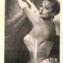 Postal fotográfica de la actriz Anita Ekberg editada por Productos Compactos S.A.