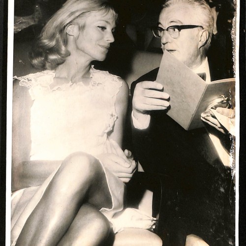 Fotografía original de prensa de Ingrid Thulin y Vittorio De Sica en el XXV Festival Internacional de Cine de Venecia