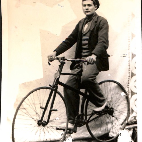 Fotografía original de Fructuós Gelabert en bicicleta