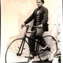 Fotografía original de Fructuós Gelabert en bicicleta