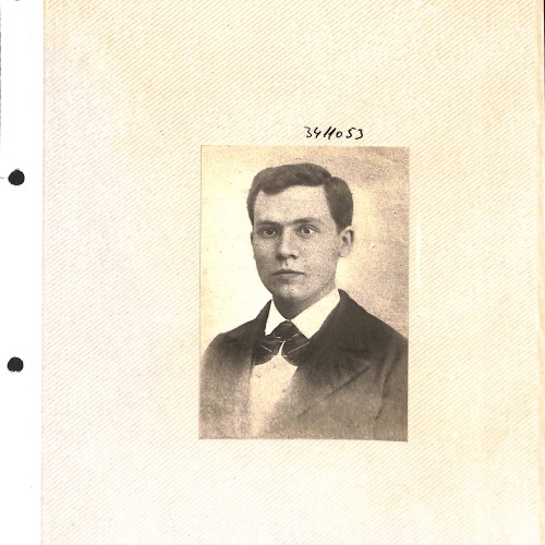 Retrato fotográfico de Fructuós Gelabert impreso en página perforada