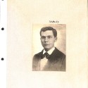 Retrato fotográfico de Fructuós Gelabert impreso en página perforada