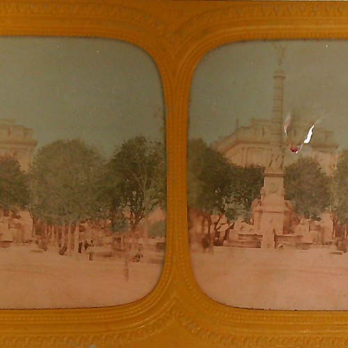 Tarjeta estereoscópica coloreada o 'tissue' de la Place du Châtelet de París