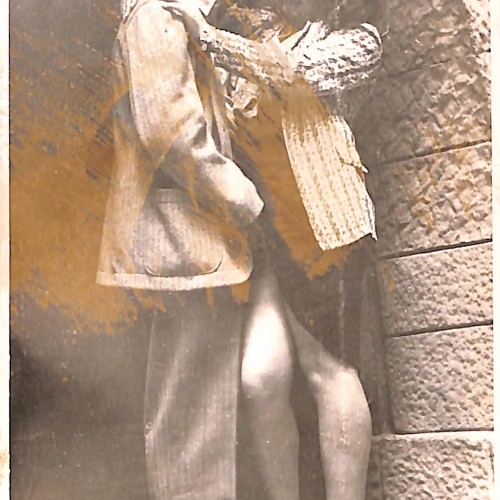 Fotografía formato tarjeta postal con escena de pareja