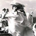 Fotografía en blanco y negro, escena cinematográfica, película "E la nave va"