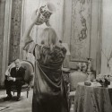 Fotografía original en blanco y negro (escena teatral o cinematográfica)