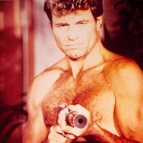 Fotografía impresa de actor de cine de acción, posiblemente material promocional
