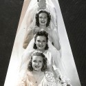 Fotografía vintage de estudio, retrato colectivo de cuatro novias o damas de honor