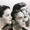 Fotografía publicitaria (still) de la película "Hold Back the Dawn" (1941) con Olivia de Havilland, Charles Boyer y Paulette God