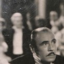Fotografía en blanco y negro de un actor clásico con bigote, posiblemente un retrato promocional o un fotograma de una película