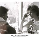 Fotografía promocional de la película "Just Between Friends"