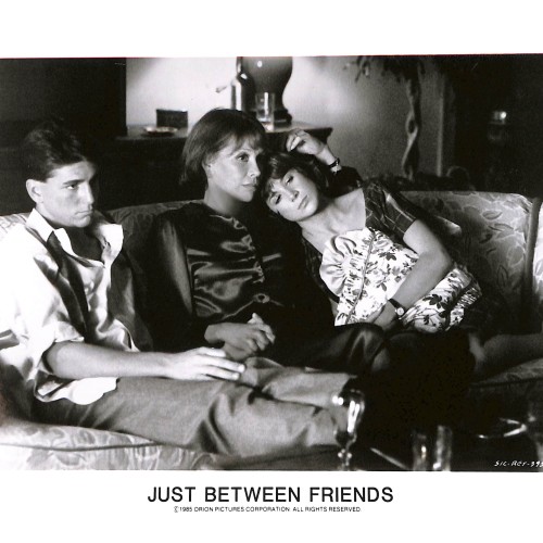 Fotografía publicitaria original de la película Just Between Friends
