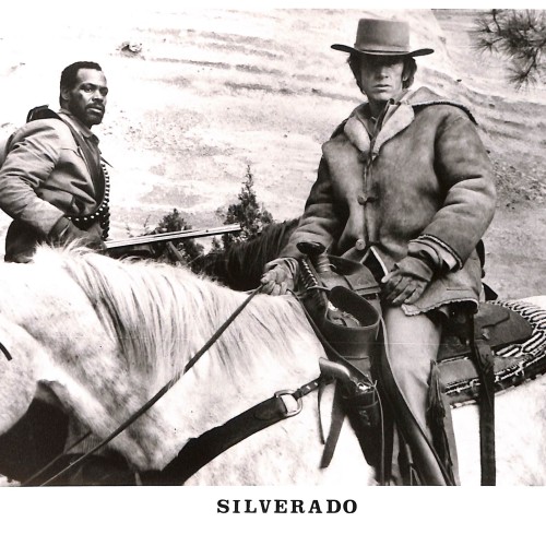 Fotografía promocional (lobby card) de la película Silverado (1985)