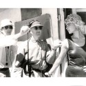 Fotografía en blanco y negro de rodaje con director y actriz