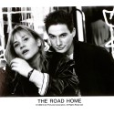 Fotografía promocional o "lobby card" de la película The Road Home (El camino a casa)