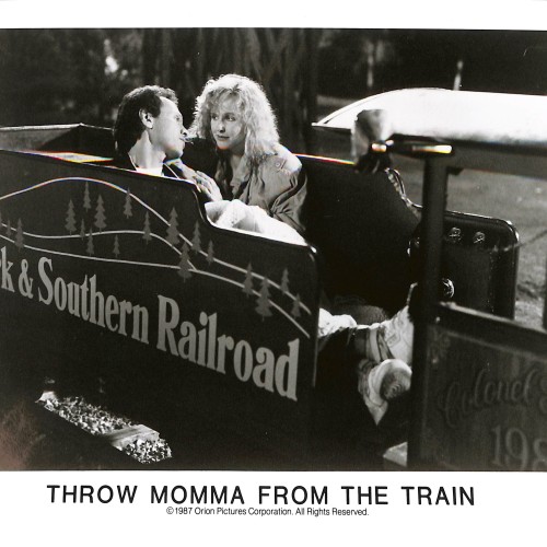 Fotografía promocional de la película Throw Momma from the Train