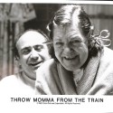 Fotografía promocional de la película Throw Momma from the Train