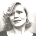 Fotografía en blanco y negro de retrato femenino