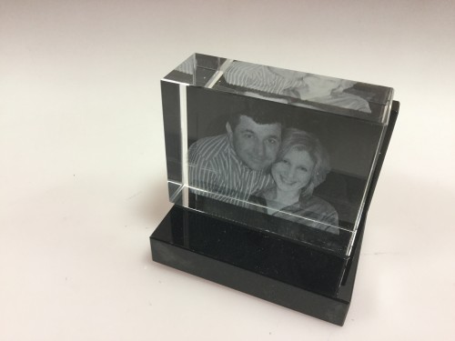 3D crystal displays with glass base