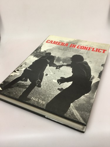Libro 'Camera in conflict' The Hulton Getty Pictures Collection - Nick Yapp (Ingles)