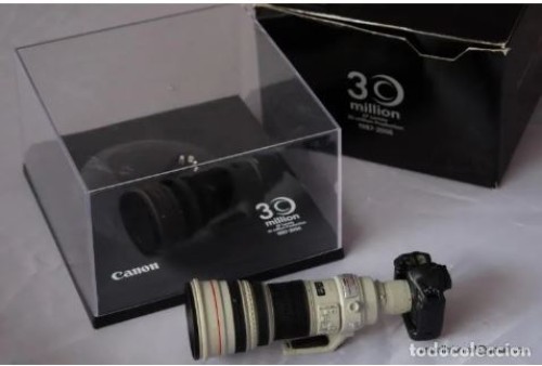 Miniatura conmemorativa Canon 30 millones lentes Canon