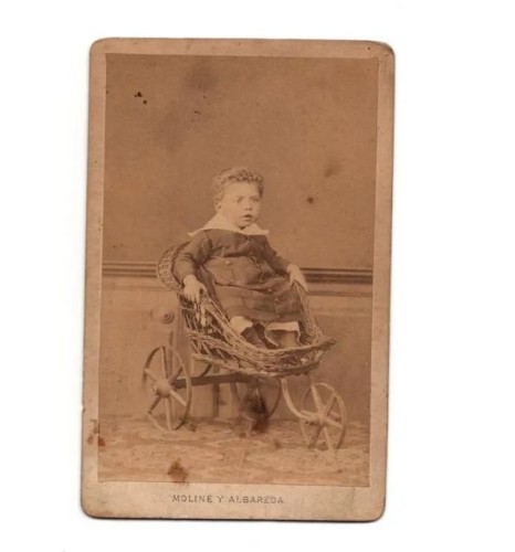 Carte de visite niño en sillita, de Moliné y Albareda